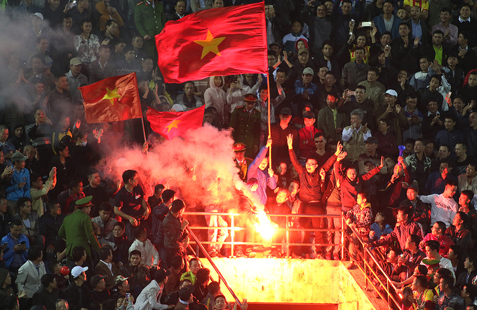 Nam Định hoà tiếc trong ngày chảo lửa Thiên Trường chật kín khán giả